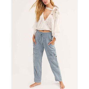 NWT Free People Feelin Good Utility Pull-On  Jeans / Sea Spray light demin blue